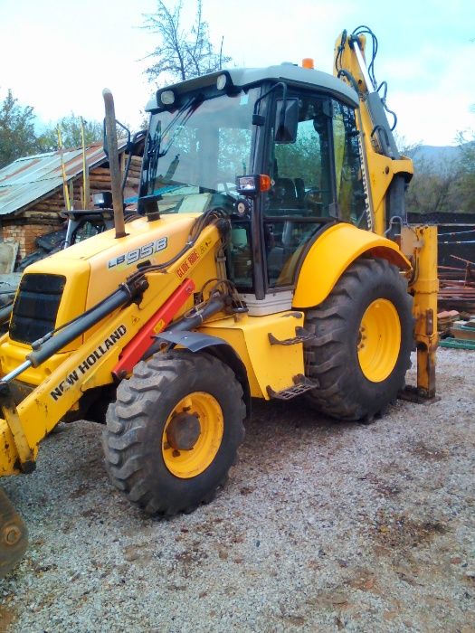 Услуга с комбиниран багер, самосвал валяк и асфалтополагачка!!!