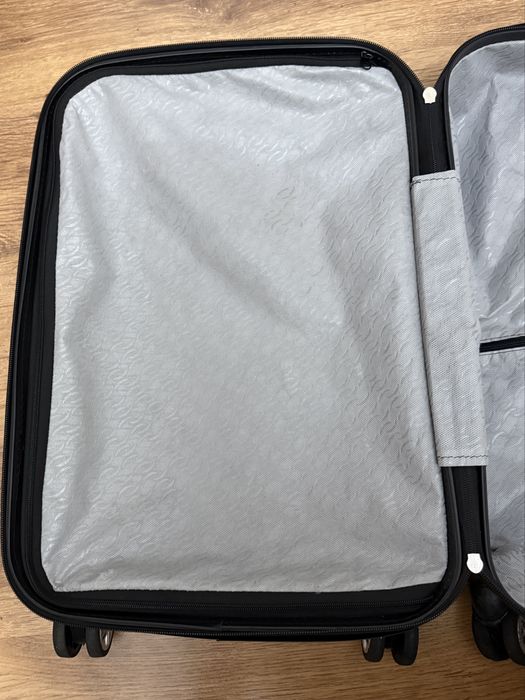 Чемодан для ручной клади
