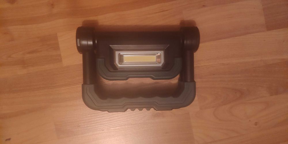 Vând proiector LED cu Power Bank