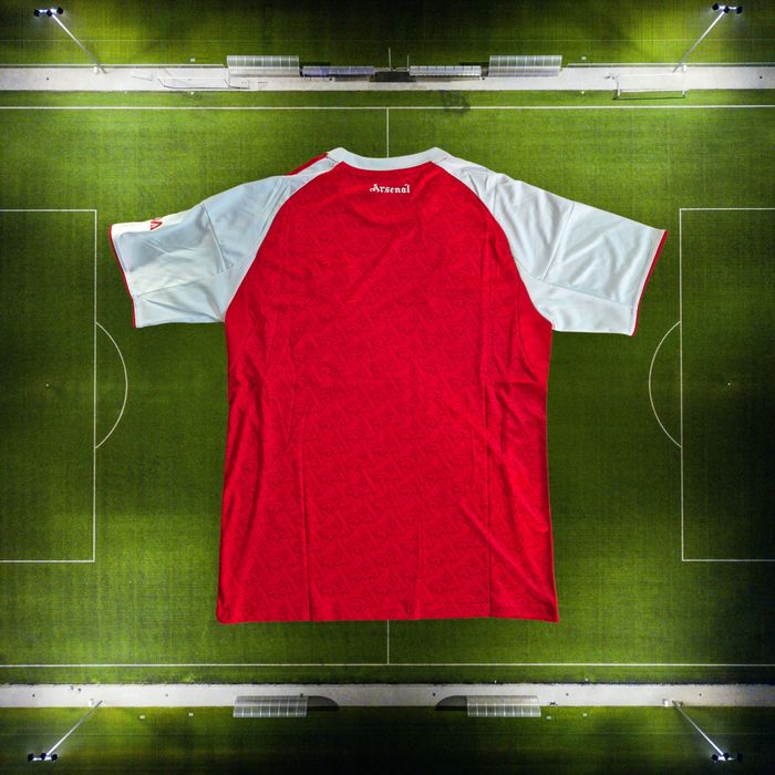 Официален първи екип на Arsenal FC сезон 2025/26