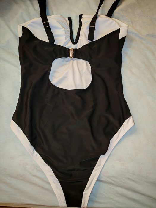 Слитный купальник old money style