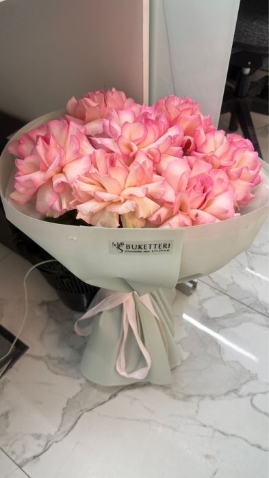 Продаются цветы, букет из 7 роз