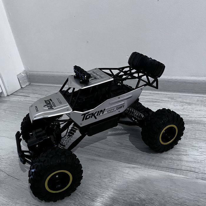 Pultli moshina sotiladi