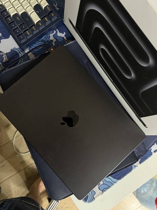 Macbook m3pro . 512 gb