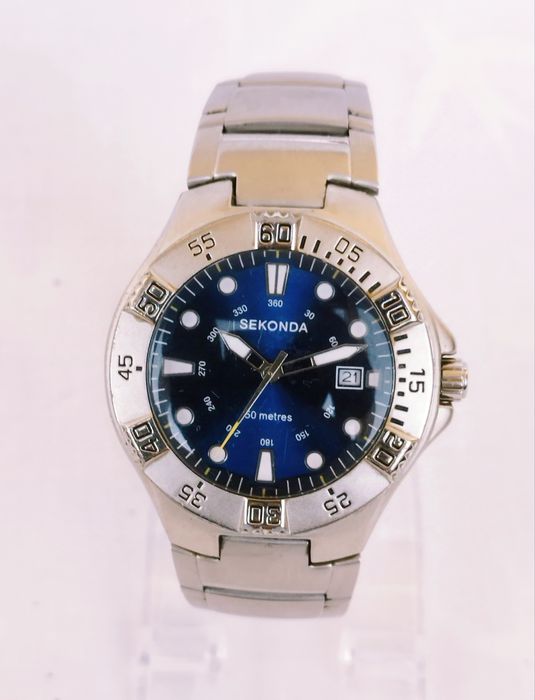 Ceas barbatesc Sekonda, miscare cuart, din otel inoxidabil.