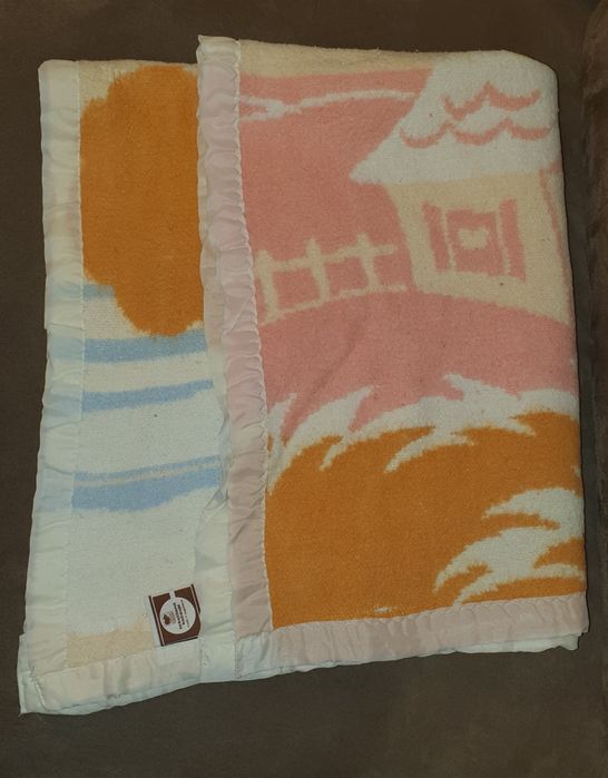 Продавам детски одеяла, хавлийки, пелени и портбебе