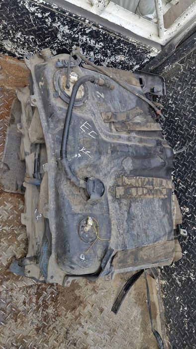 Бензобак Тойота раф 4 2003