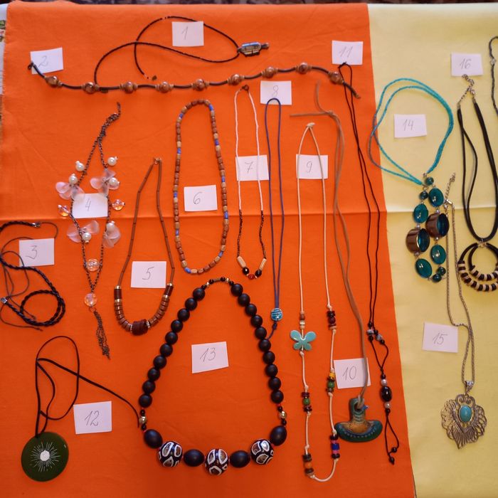 Продавам бижута .