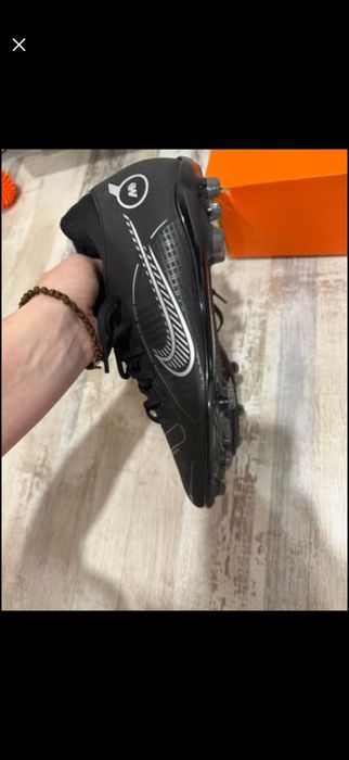 Чисто нови бутони Nike