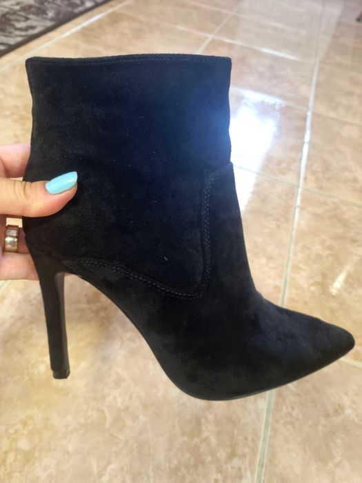 Vand botine NOI cu toc