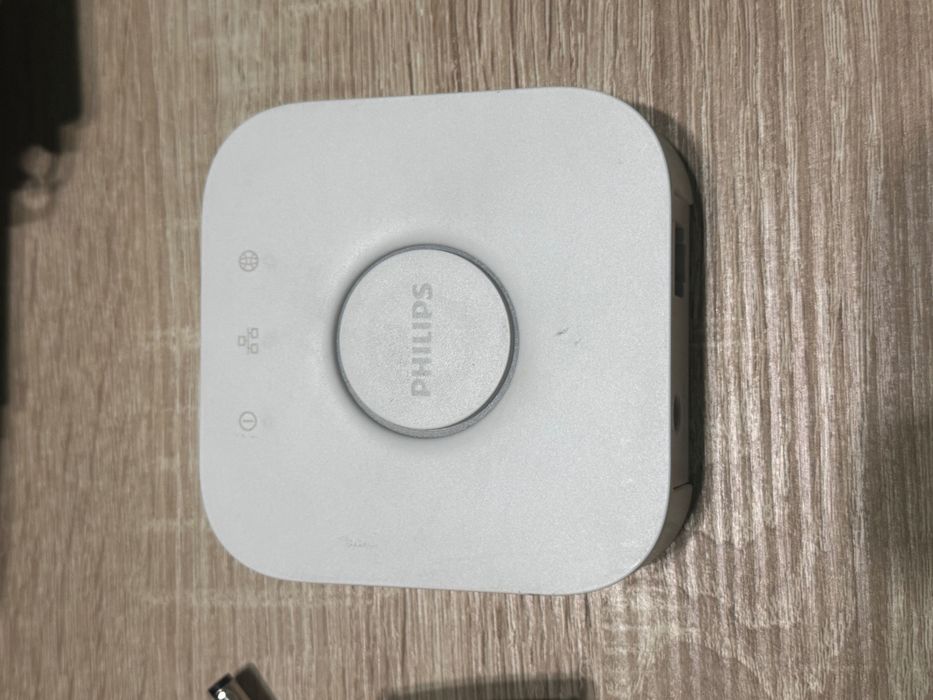 Philips Hue Bridge 2.1 – Hub pentru iluminat inteligent