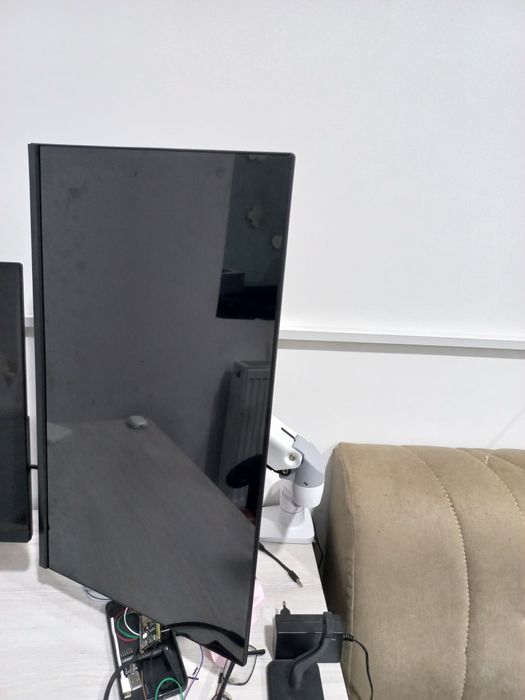 Monitor va kronshteyn sotiladi