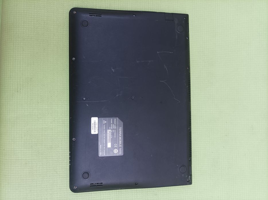 Laptop Terra Mobile 1415 Funcțional cu Ecran spart