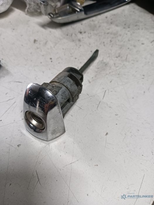 Butuc Usa Stanga Fata Hyundai Sonata Vi (Yf) [ 2009 - 2015 ]