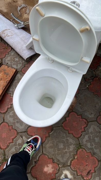 Продам унитаз в хорошем состоянии