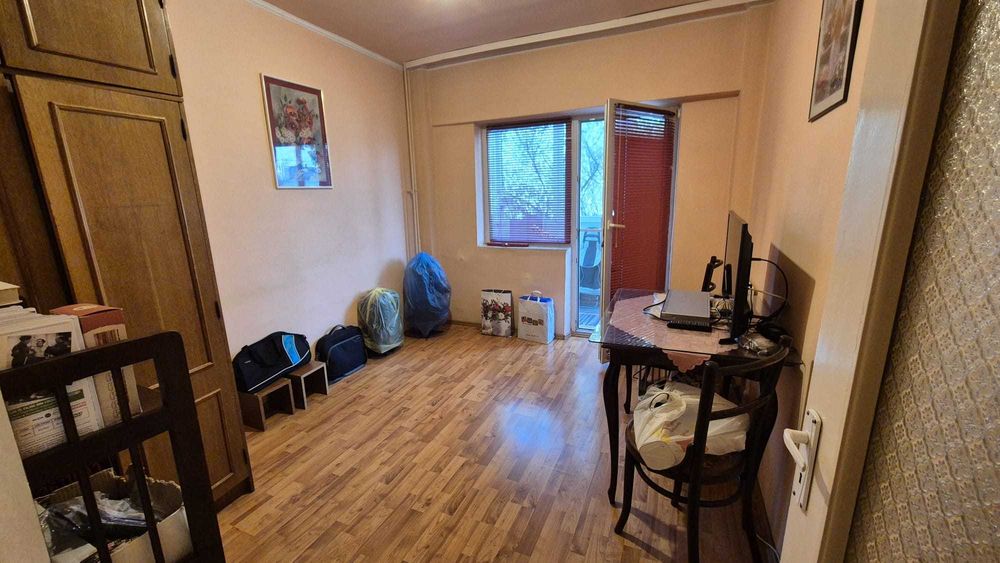 Vand apartament 4 camere zona 1 Mai, Alexandria
