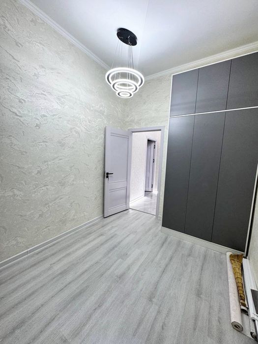 Яшнабад улица Иззат Новостройке продаю квартиру  3/8/8  60м2