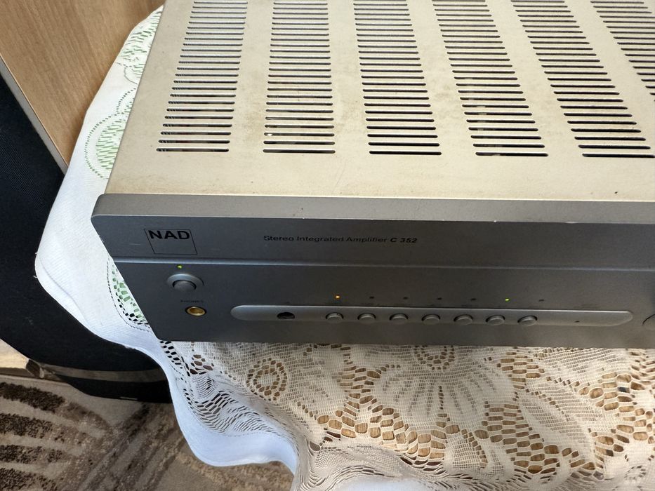 Nad C-352 Качествен стерео усилвател