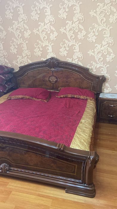 Спальный гарнитур и диван