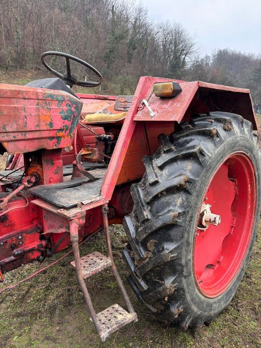Vând Tractor U 650 și plug