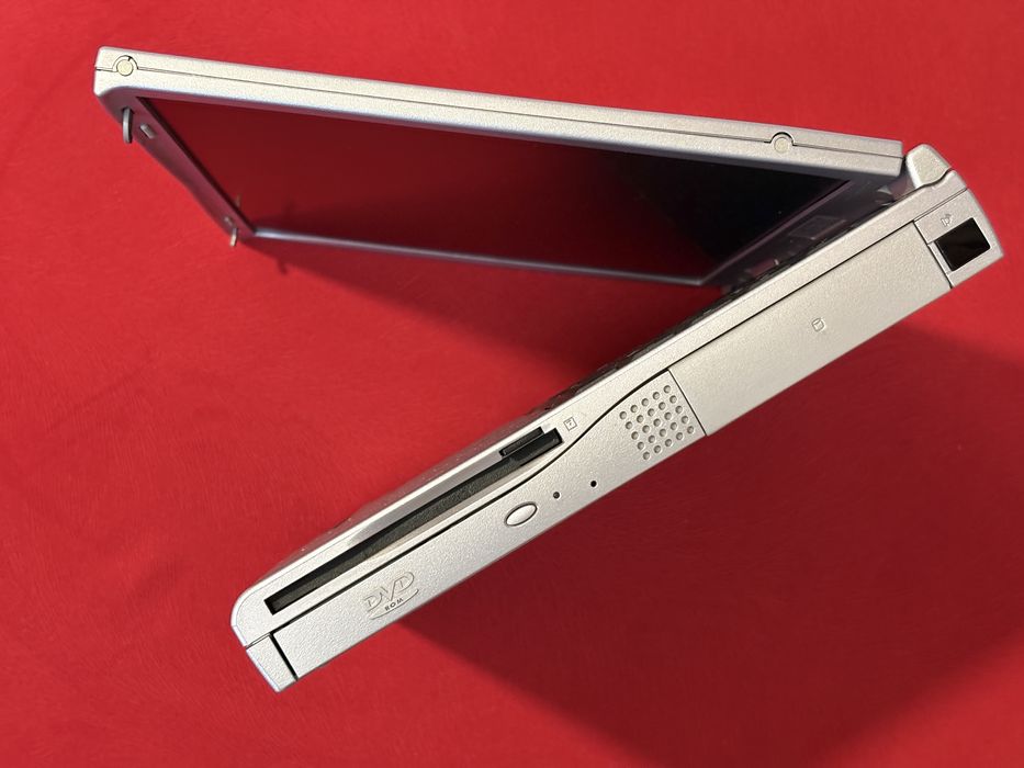 Laptop Lifetec Pentium 3