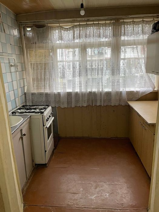 Продаётся Квартира 2х ком 2 этаж на Артыкова в Янгиюле