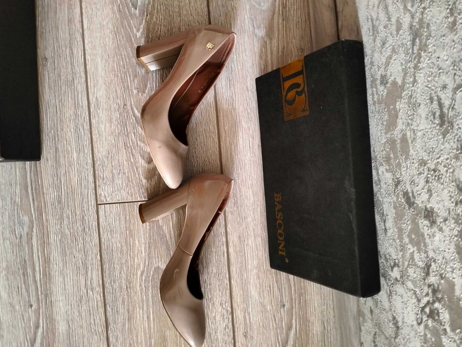 Продам туфли замшевые