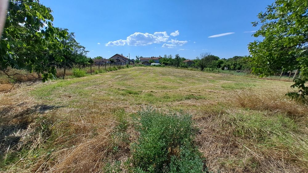 Парцел , дворно място в село Ханово  1526кв.м.