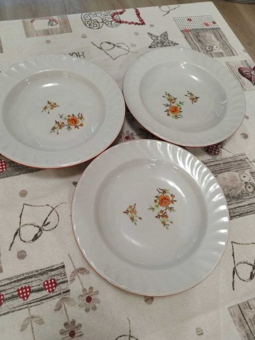 Порцеланов сервиз за хранене