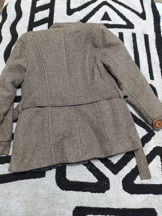 Женское короткое пальто.