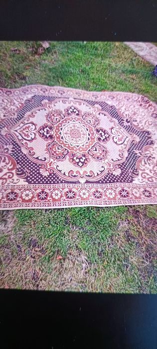 Малък и по голям ръчно тъкани ориенталски килими