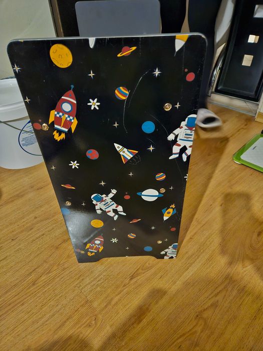 Етажерка за играчки