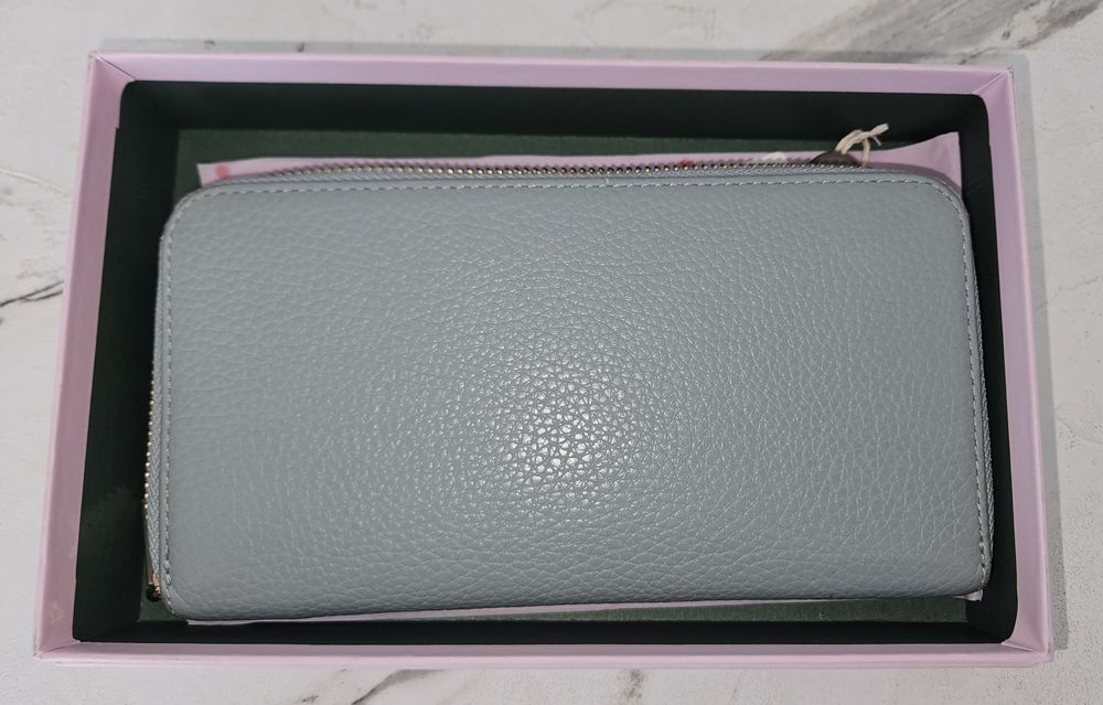 Coccinelle-естествена кожа дамско портмоне/портфейл