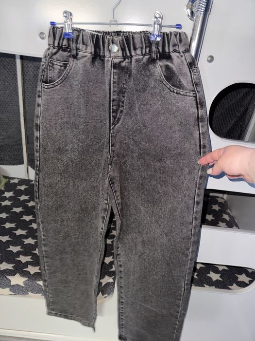 Продам джинсы на девочку