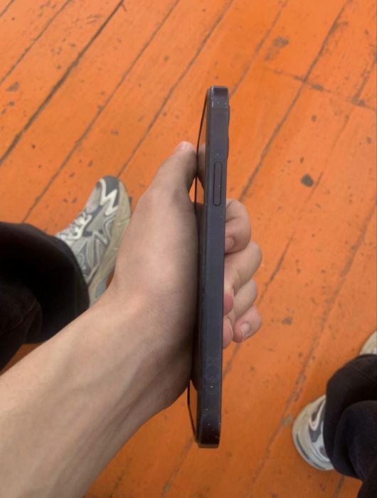 Продам iPhone 12 64gb 5G без минусов