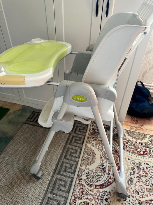 Столик для кормлени