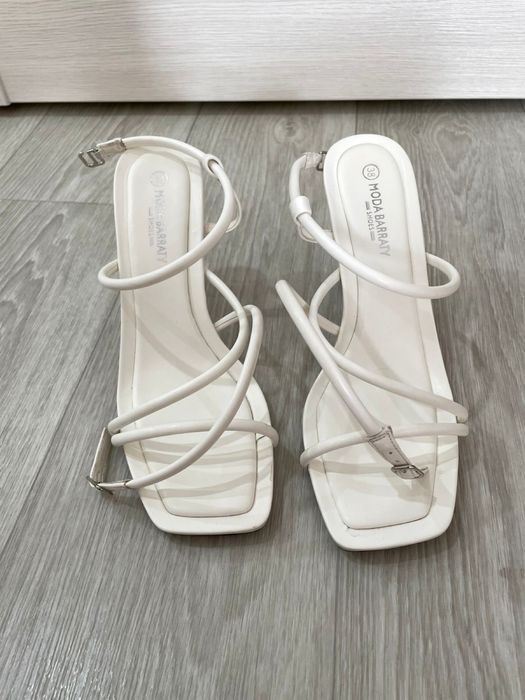 Продам босоножки