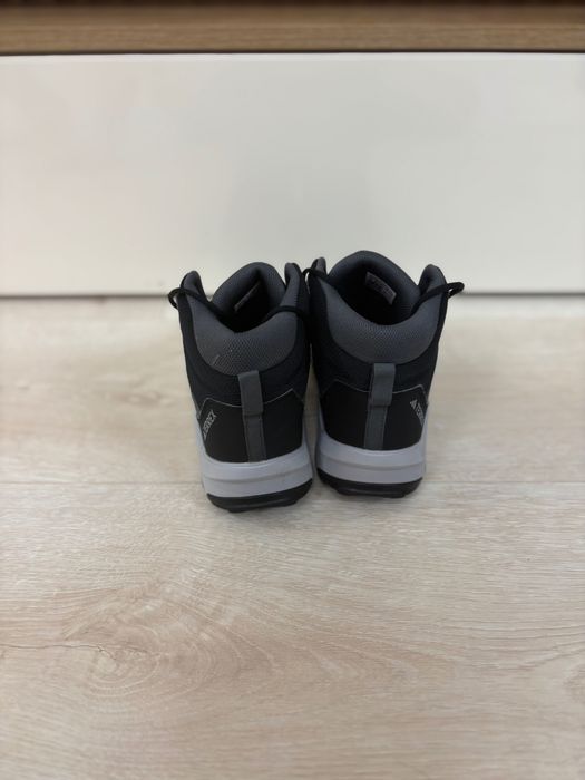 Продавам детски обувки Adidas Terrex, размер 37⅓ (23,5 см) - отлично състояние