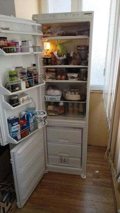 Продавам хладилник с фризер Liebherr Premium