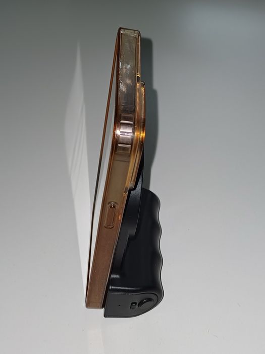 Telefon podstavka va rasmga oladigan moslama sotiladi magnitlik