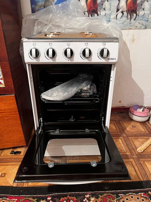 Продается кухонная газовая плита.