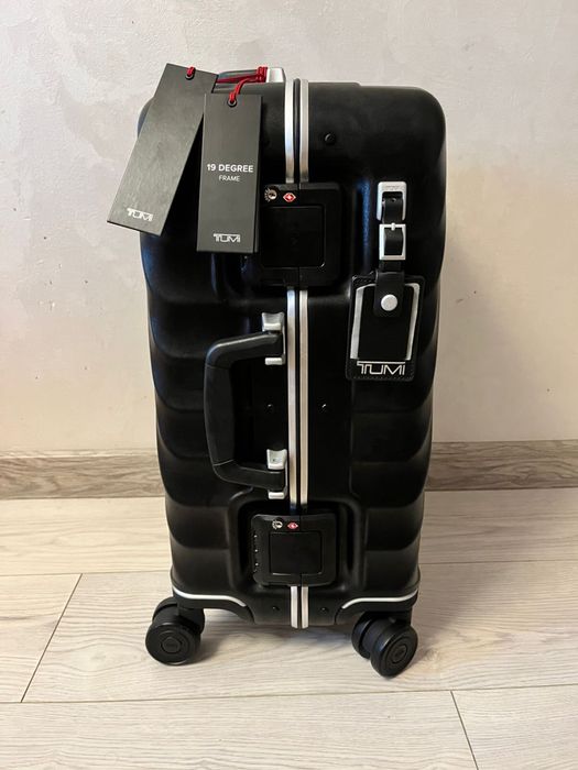 Продам чемодан TUMI НОВЫЙ