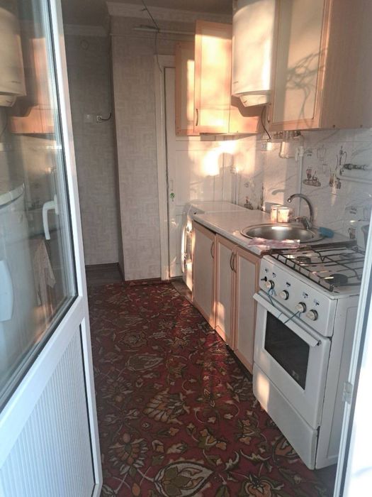 1 комнатная с мебелью и техникой в центре Чирчика