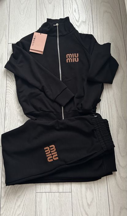 Дамски спортен комплект