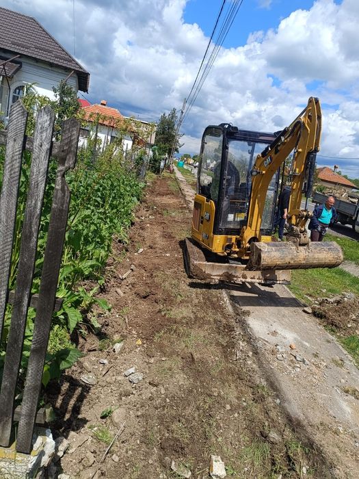 Domolari excavari miniexcavator 2 tone cu picon în tot jud arges