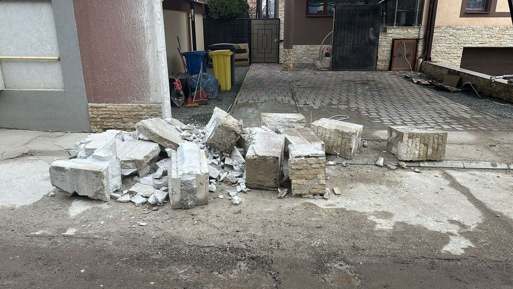 Spart șape, demolări, decopertări gresie,faianță,scos parchet,debarasă