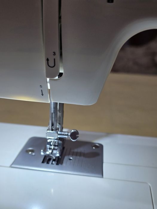 Masina electrica de cusut Singer