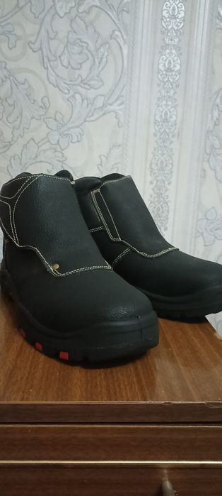 Рабочие ботинки два вида