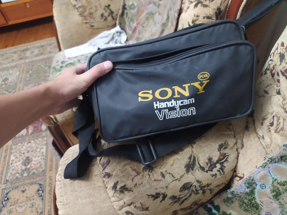 Продам видео камеру Sony