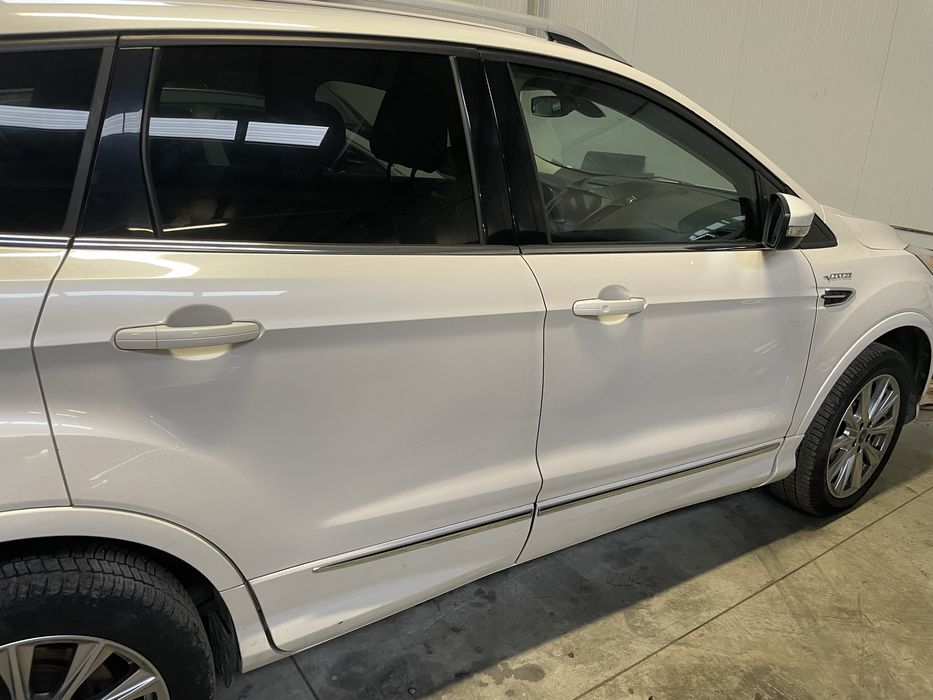 Usi , Usa , Stanga, Dreapta Ford Kuga 2018